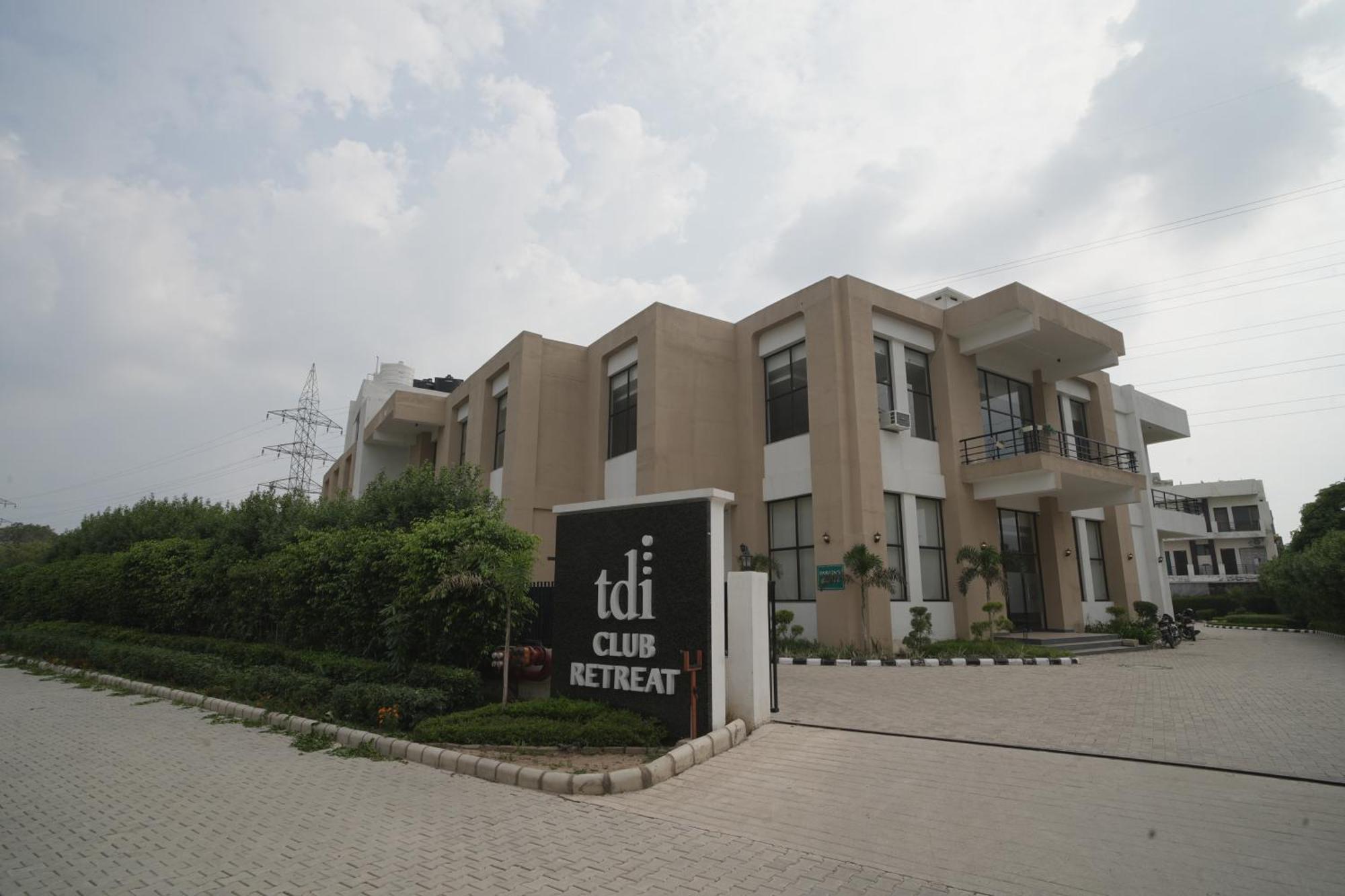 Tdi Club Retreat Sector-110 Hotell Mohali Exteriör bild